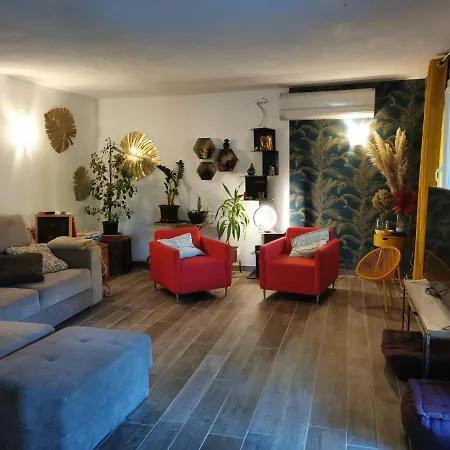Grande Maison, Piscine Et Poele A Bois , A Villa